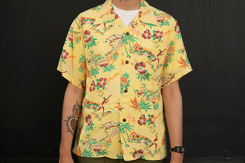 Sun Surf Hawaiian Shirt “Halekulani” Yellow