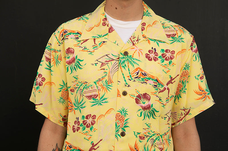 Sun Surf Hawaiian Shirt “Halekulani” Yellow