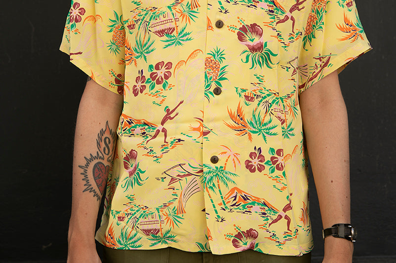 Sun Surf Hawaiian Shirt “Halekulani” Yellow